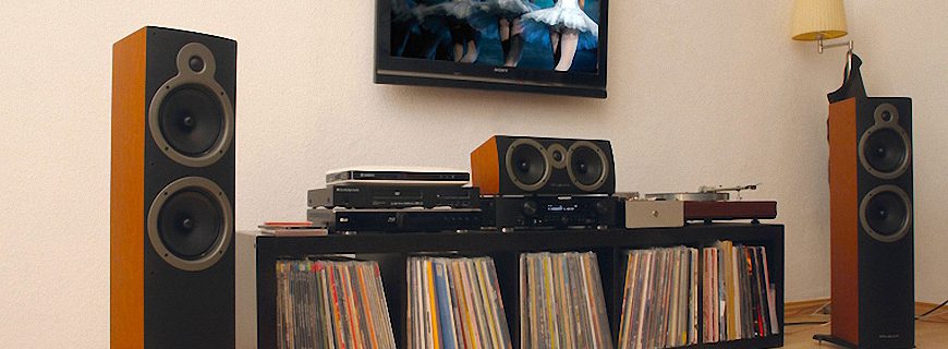 Loa Wharfedale Crystal 30.4 trong bo dan hien dai